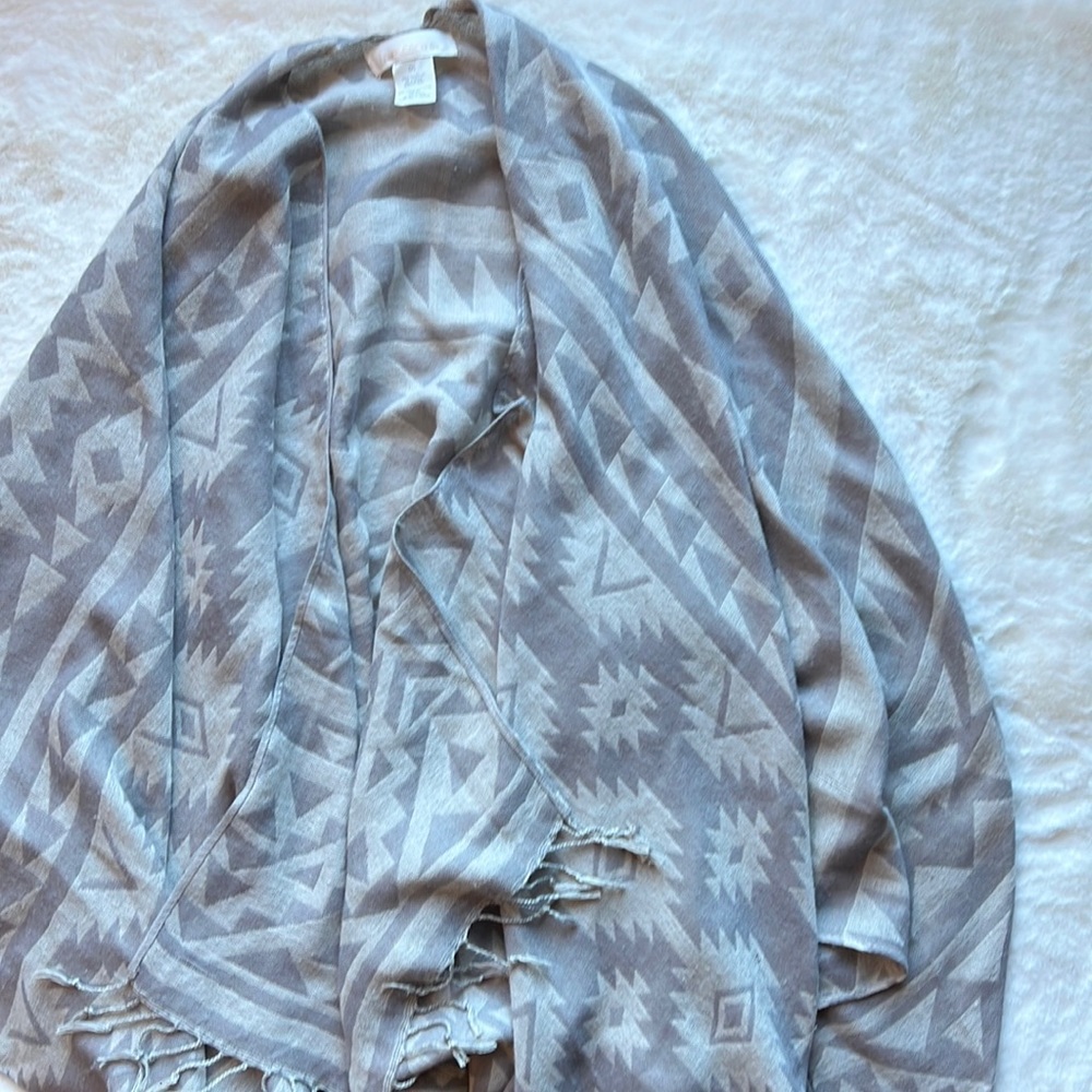 Francesca's Aztec Poncho Shawl Scarf‎ - Picture 3 of 7